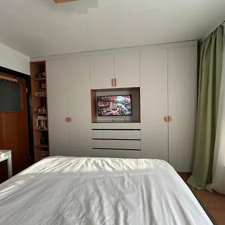 Apartment Garofitei 12 Constanţa